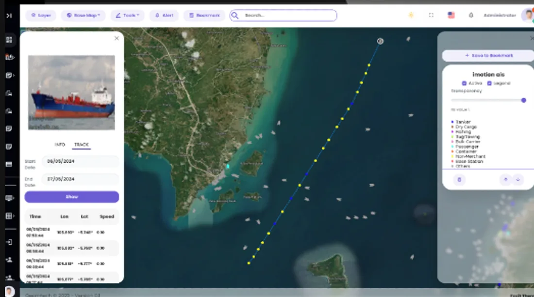 Dasbor Vessel Monitoring System: peta navigasi dengan jejak kapal, panel detail kapal, dan filter jenis kapal.