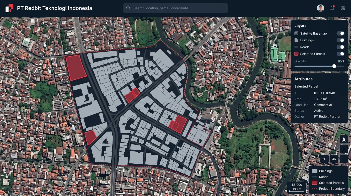 WebGIS Redbit di atas citra satelit perkotaan: footprint bangunan, parsel terpilih, panel lapisan dan atribut.